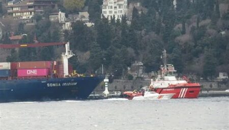 İstanbul Boğazı'nda Gemide Yangın: Kurtarma Operasyonu